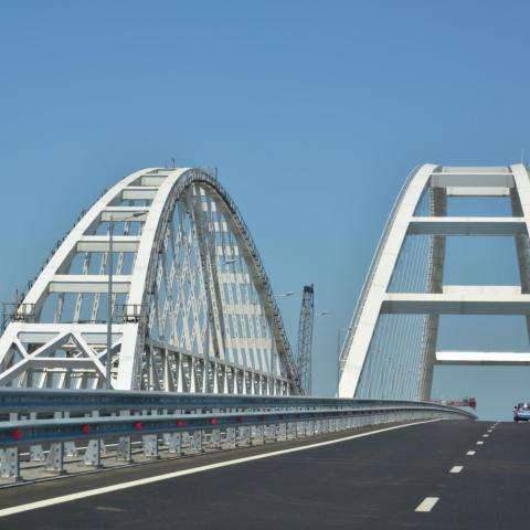 3 дня движение по Крымскому мосту будет ограничено
